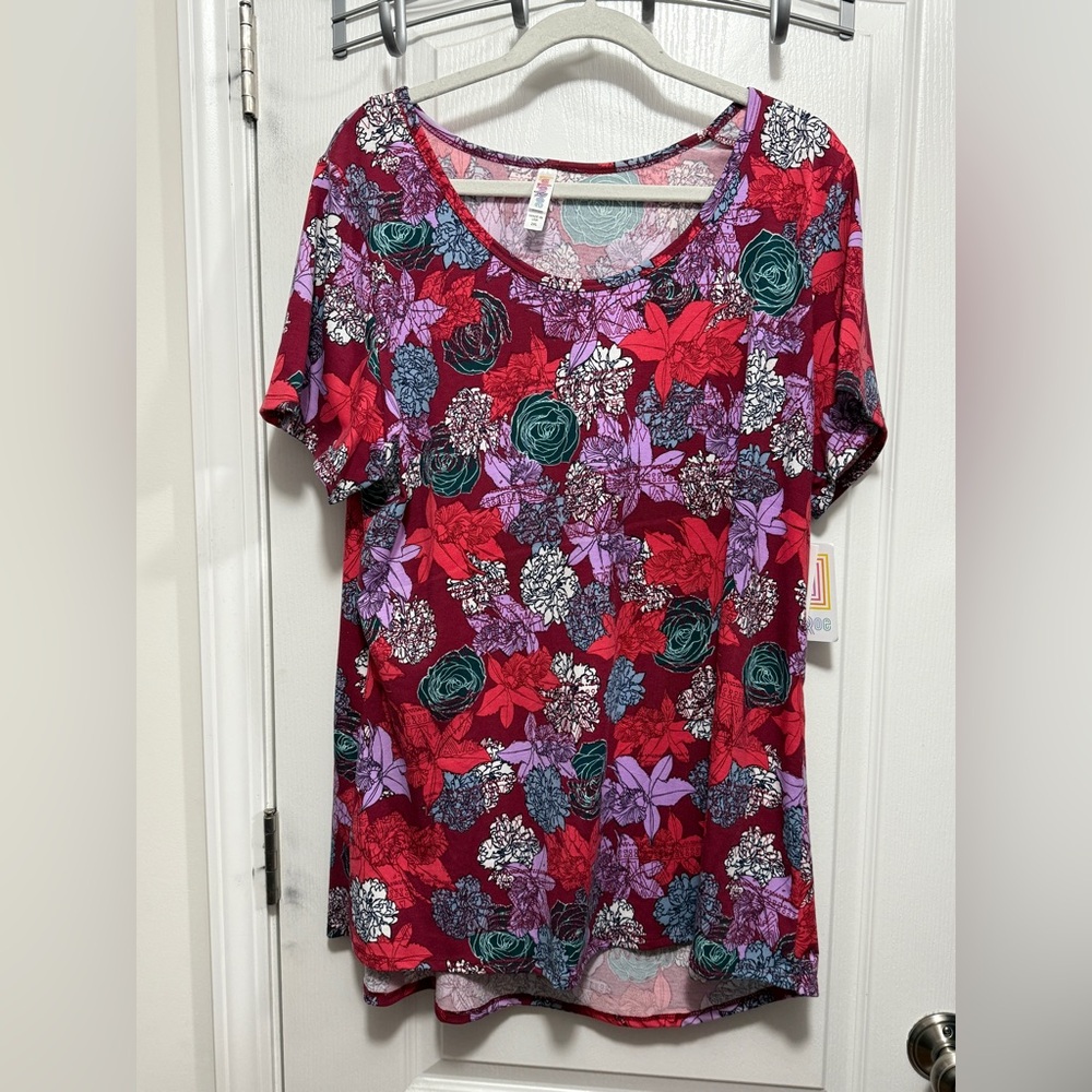 LuLaRoe Classic Tee 2XL Pink Purple Floral Womens high low hem Plus Size Top
